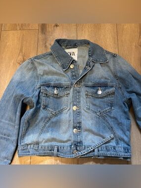Zara Blue Light-Wash Denim Jacket